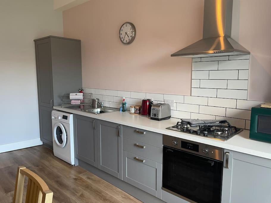 5 Minutes From Loch Lomond - Newly Renovated Ground Floor 1-Bed Flat Apartment Bonhill Екстериор снимка